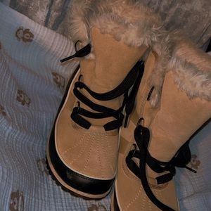 SOREL WOMENS SNOW BOOT LIKE NEW!
